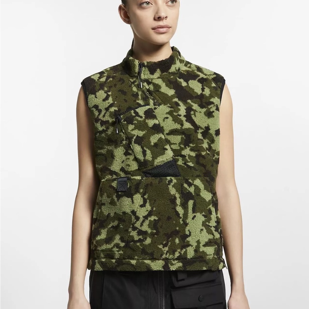 NikeLab X MMW Alyx Camo Training Women's Large Fleece Vest. Mesh Back, Pockets